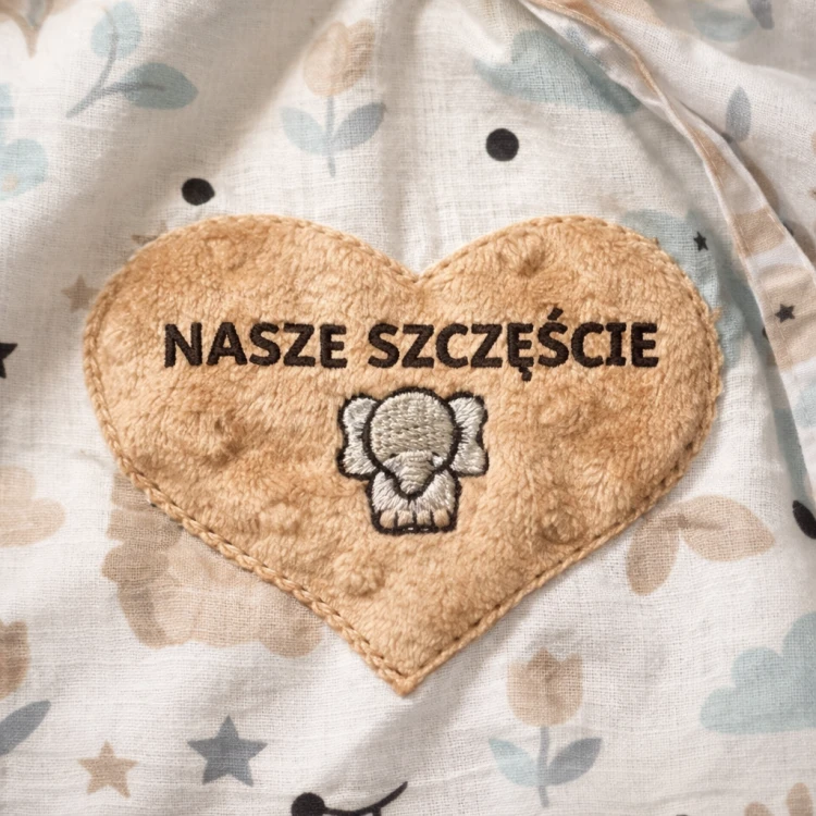 personalizowana maskotka króliczek dla dziecka w pudełku prezentowym ręcznie szyta.png